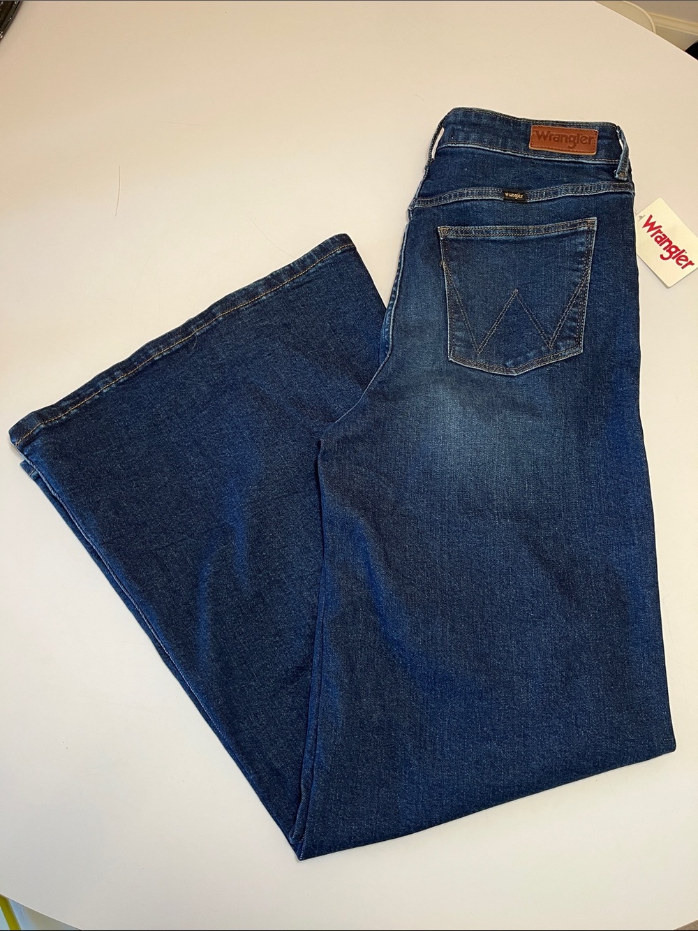 NWT Wrangler High Rise Wide Leg Jeans, size 12 or 31x32. Dark blue w stretch